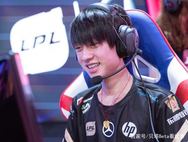 问鼎娱乐- DWG不断突破!,Rookie连续二十场比赛得分超过夺冠全场沸腾不已