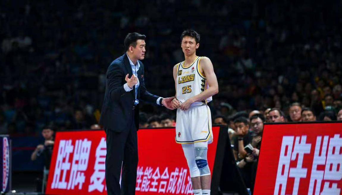 问鼎娱乐-关于赛前广厦男篮调整名单以备CBA季后赛，外线爆发环节打磨，气氛紧张，阵容厚度经受考验的信息