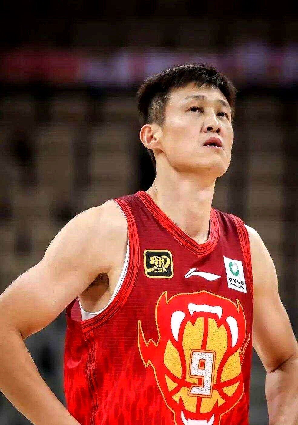 问鼎娱乐-包含深圳男篮窗口期伤情更新，志在意甲名次提升，压力陡增，阵容厚度经受考验的词条