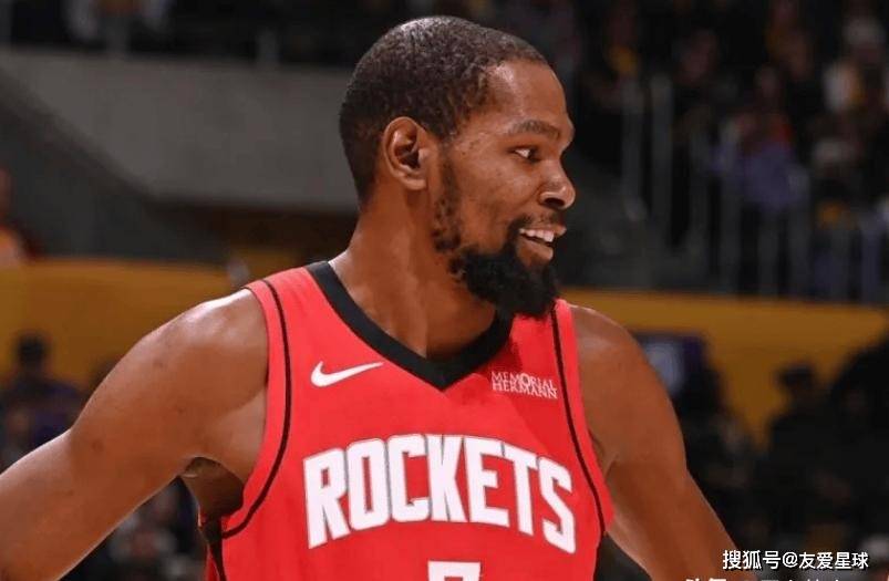 问鼎娱乐-杜兰特回归赛场，逆转首场状态亮眼，独行侠观众沸腾！的简单介绍