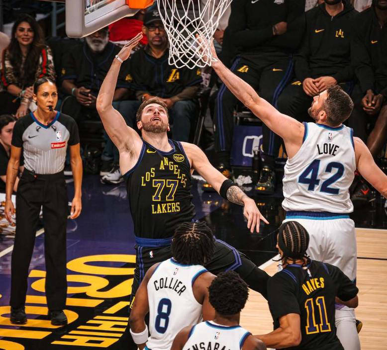 详细阅读:问鼎-关于东契奇关键节点比分优势明显,湖人带队取胜!的信息 问鼎-关于东契奇关键节点比分优势明显,湖人带队取胜!的信息