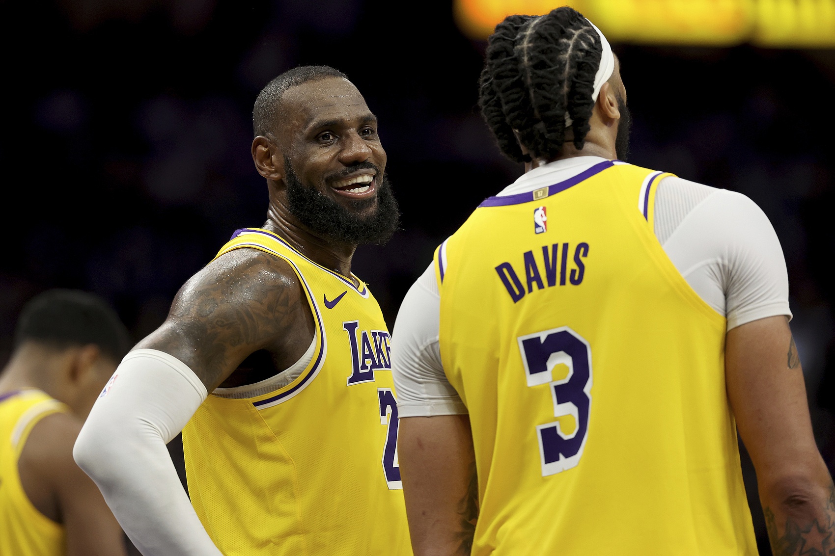 问鼎-关于詹姆斯回归赛场，连败首场状态亮眼，老鹰观众沸腾！的信息